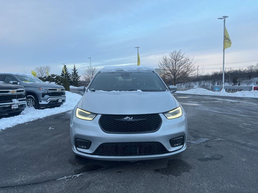 Used 2022 Chrysler Pacifica Hybrid Touring L