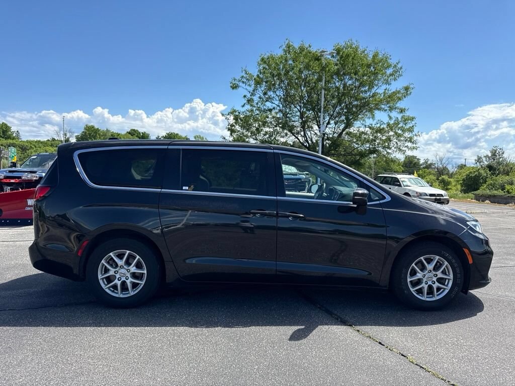 Used 2023 Chrysler Pacifica Touring L