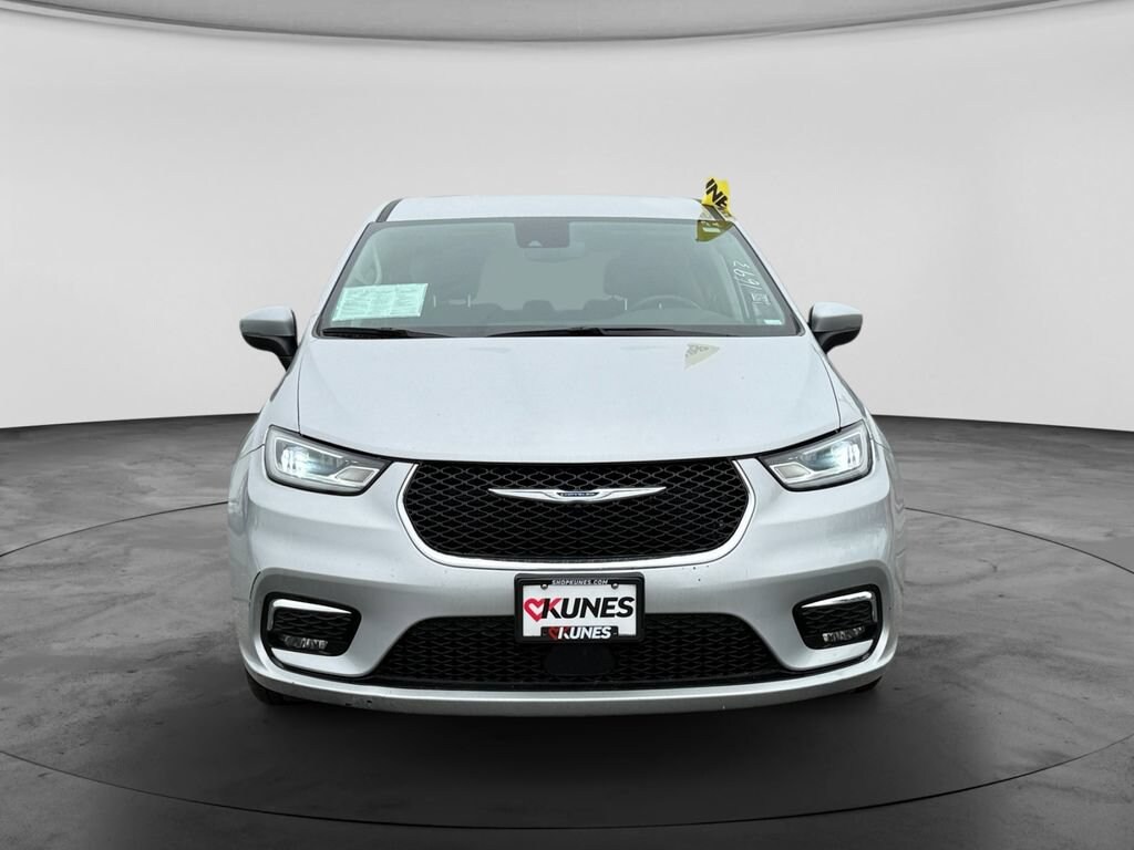 Used 2023 Chrysler Pacifica Touring L