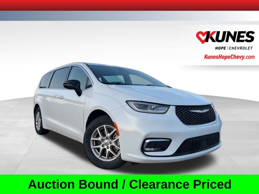 Used 2024 Chrysler Pacifica Touring L