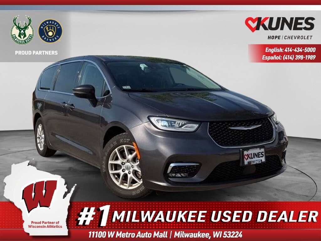 Used 2023 Chrysler Pacifica Touring L