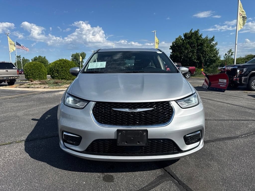 Used 2023 Chrysler Pacifica Touring L