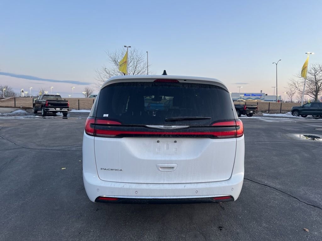 Used 2024 Chrysler Pacifica Touring L