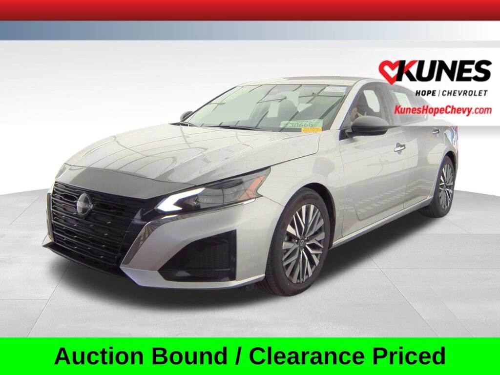 Used 2024 Nissan Altima 2.5 SV