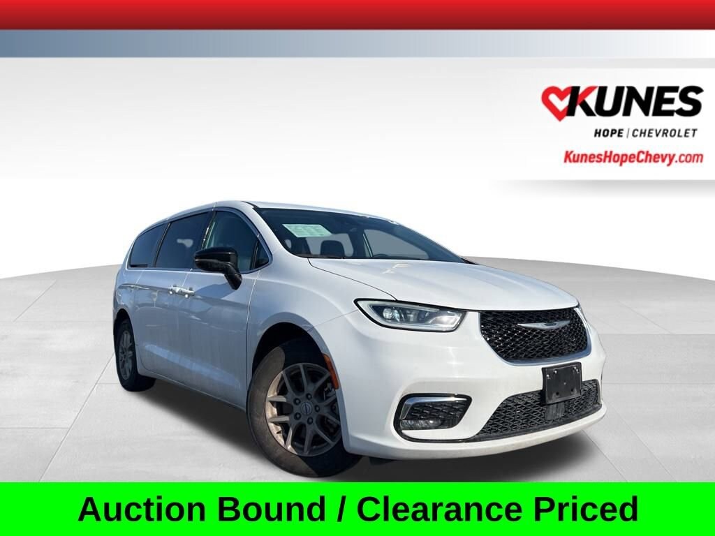 Used 2024 Chrysler Pacifica Touring L