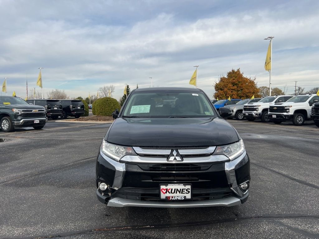 Used 2017 Mitsubishi Outlander SE