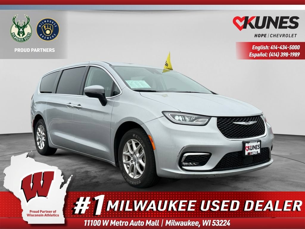 Used 2023 Chrysler Pacifica Touring L