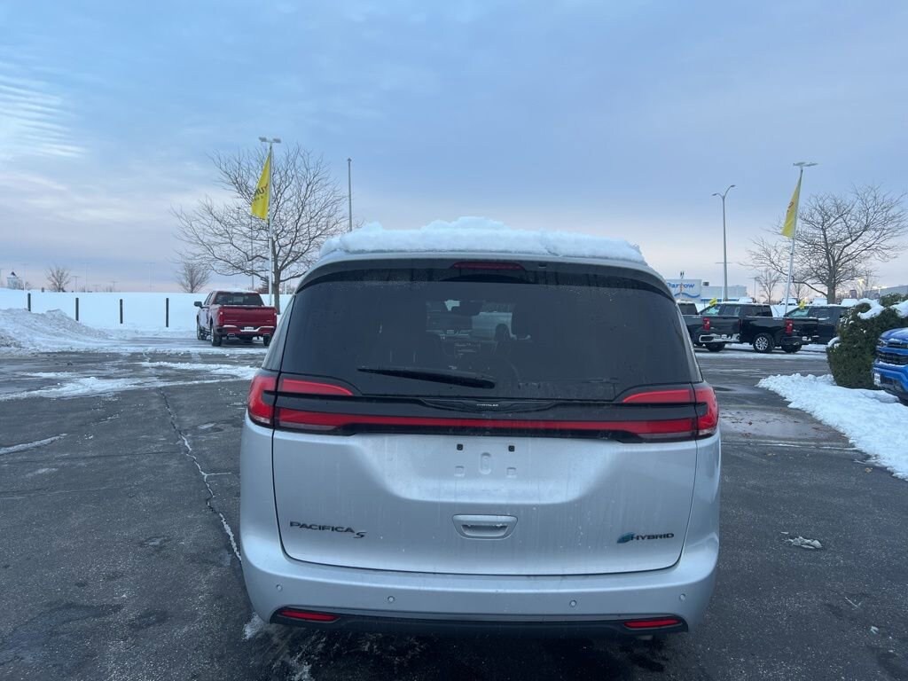 Used 2022 Chrysler Pacifica Hybrid Touring L