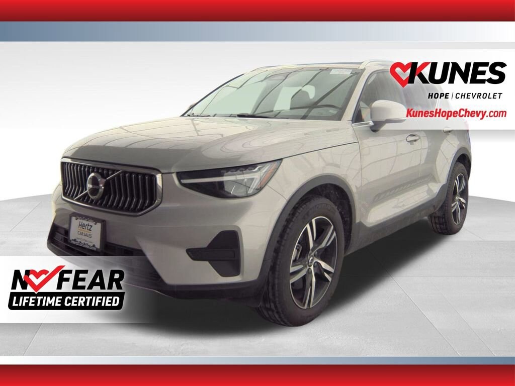 Used 2024 Volvo XC40 Core Bright Theme