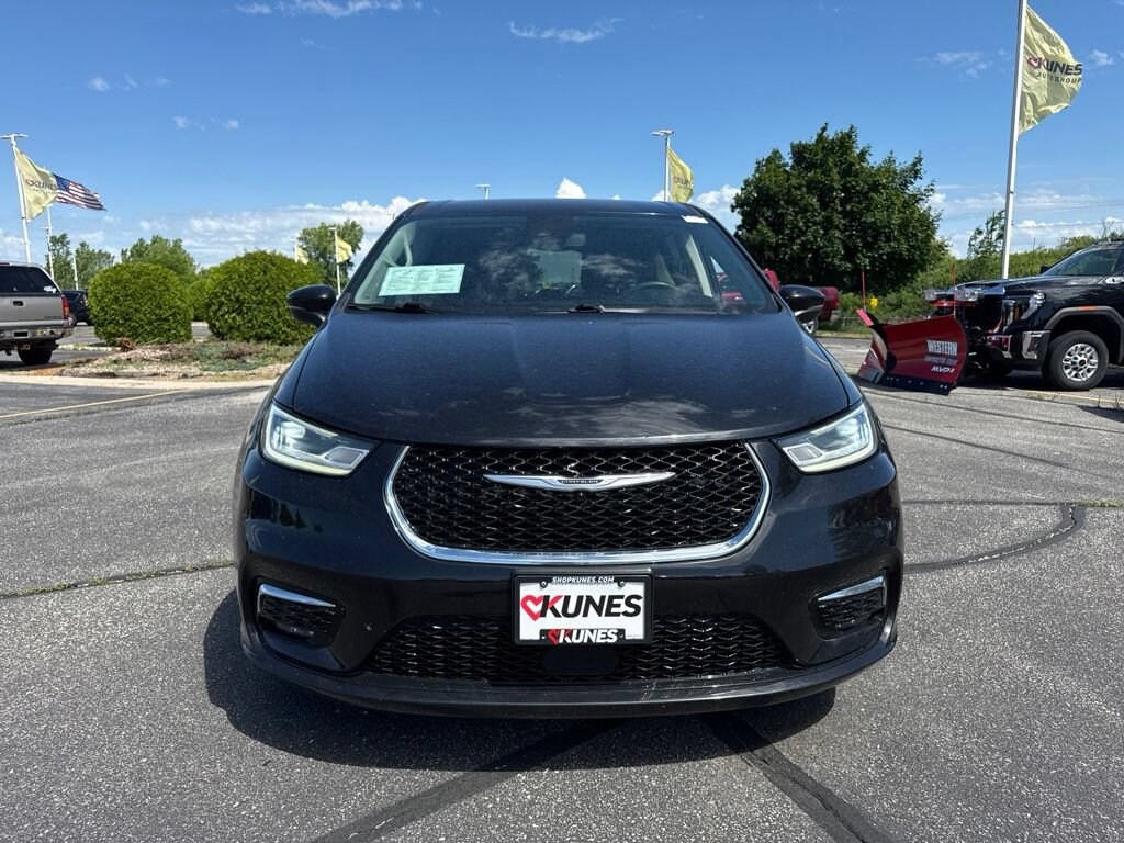 Used 2023 Chrysler Pacifica Touring L