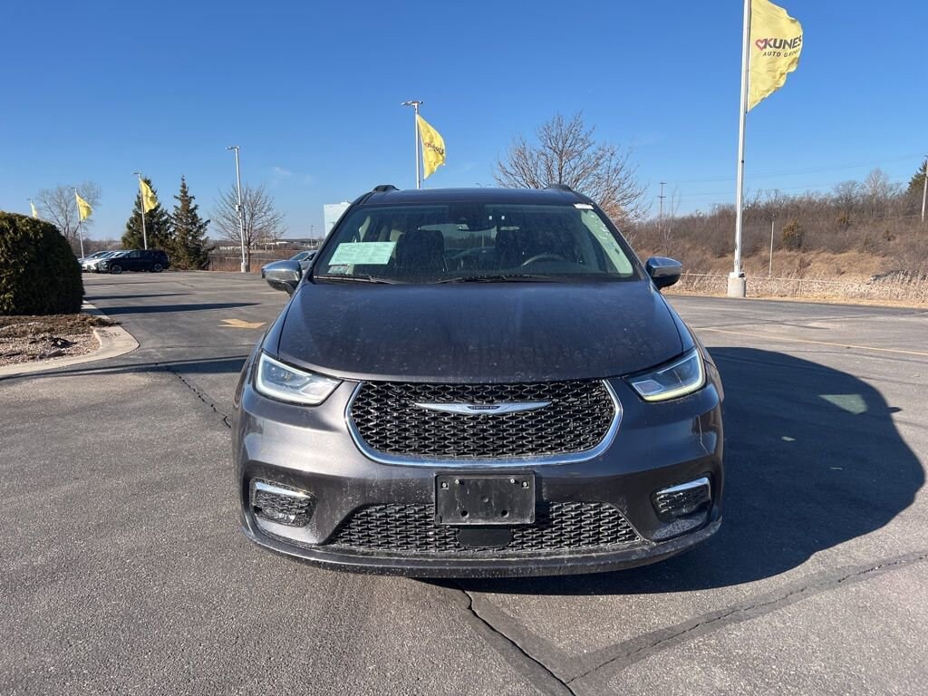 Used 2023 Chrysler Pacifica Limited