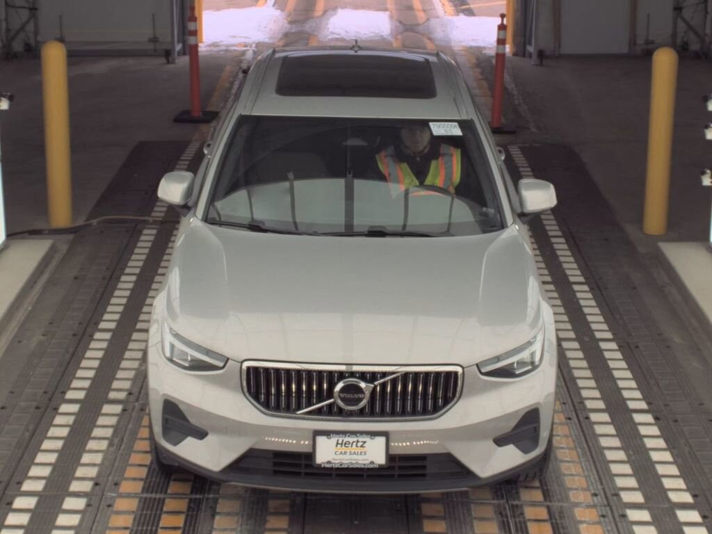 Used 2024 Volvo XC40 Core Bright Theme