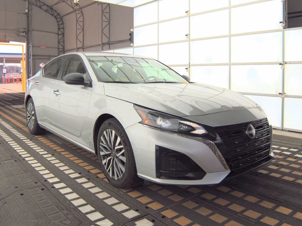 Used 2024 Nissan Altima 2.5 SV