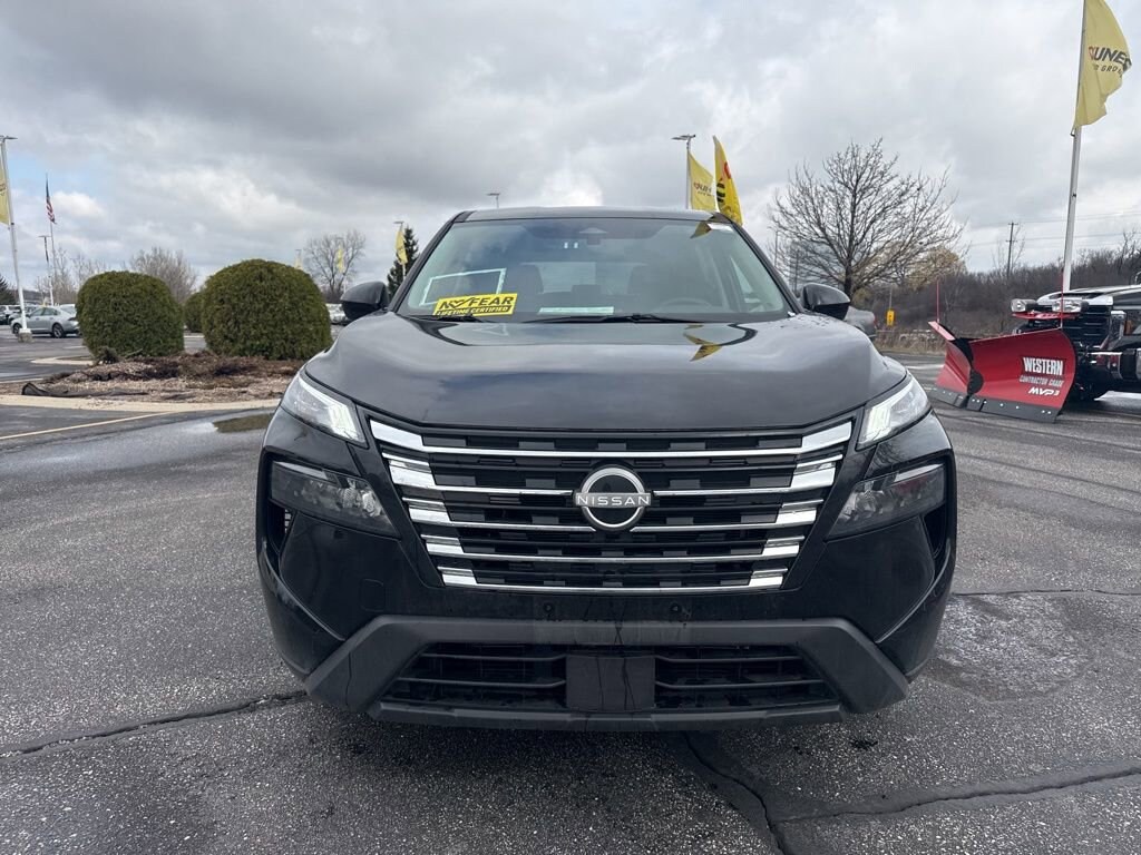 Used 2025 Nissan Rogue SV