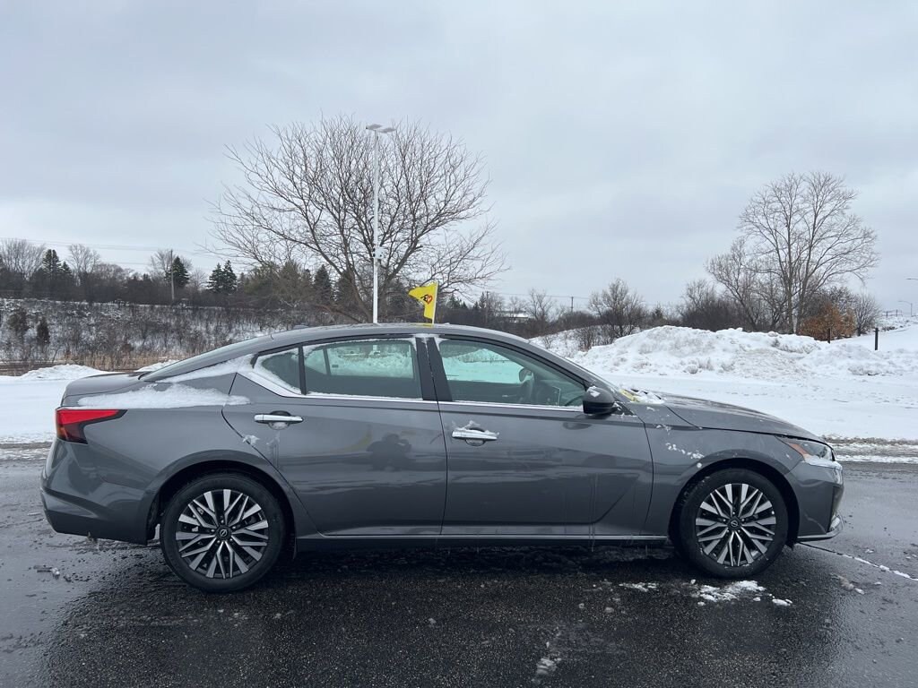 Used 2025 Nissan Altima SV