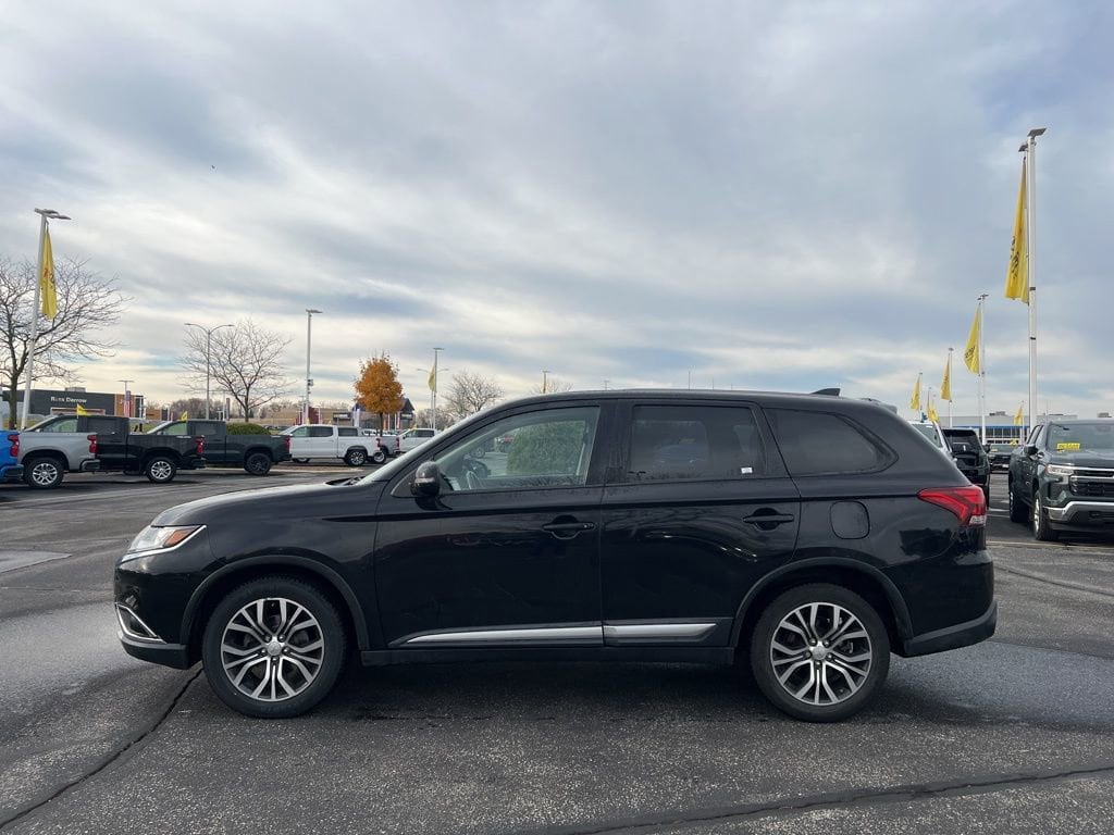 Used 2017 Mitsubishi Outlander SE
