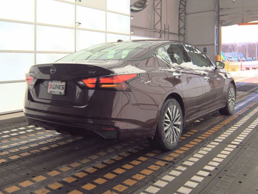 Used 2024 Nissan Altima 2.5 SV