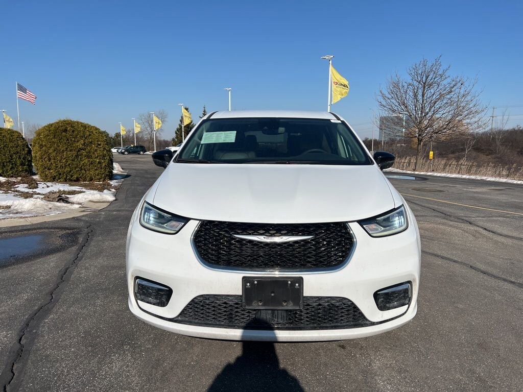Used 2024 Chrysler Pacifica Touring L