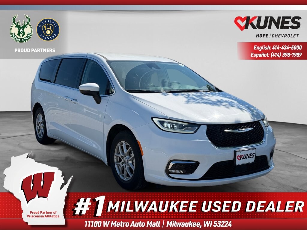Used 2023 Chrysler Pacifica Touring L