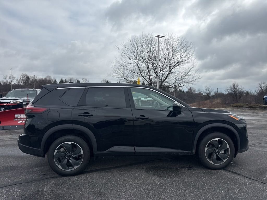 Used 2025 Nissan Rogue SV
