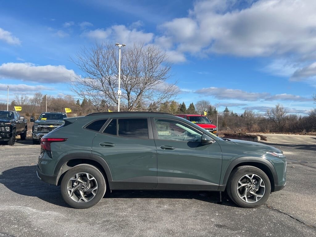 Used 2025 Chevrolet Trax LT SUV