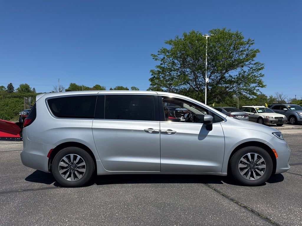 Used 2023 Chrysler Pacifica Hybrid Touring L