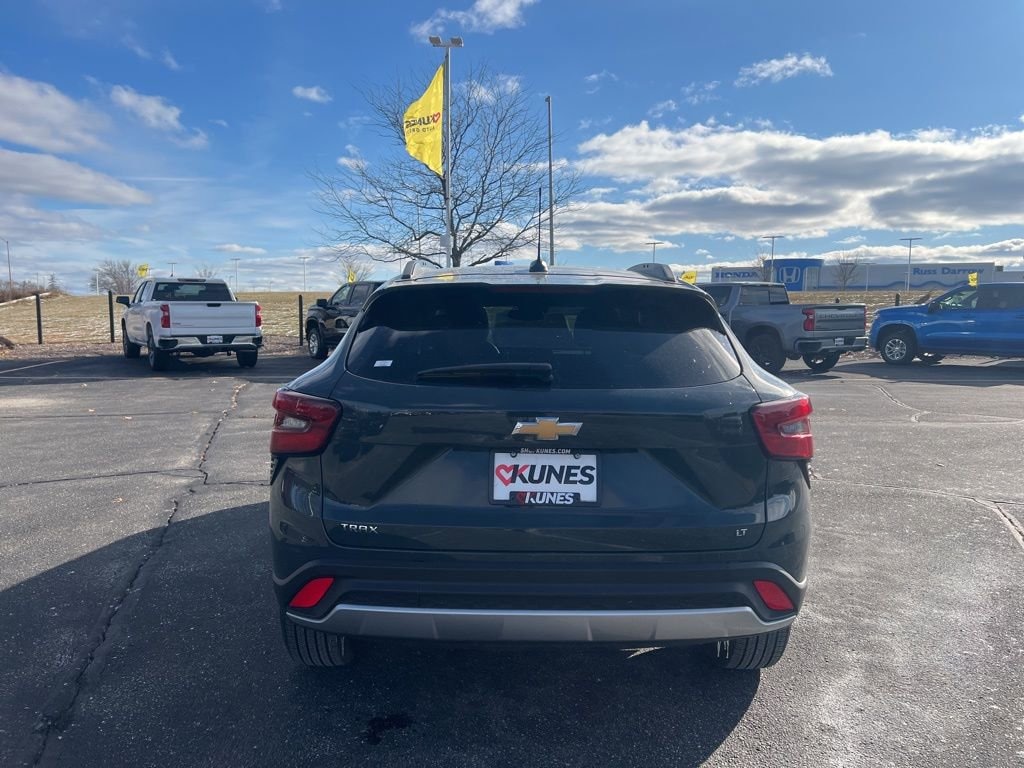 Used 2025 Chevrolet Trax LT SUV