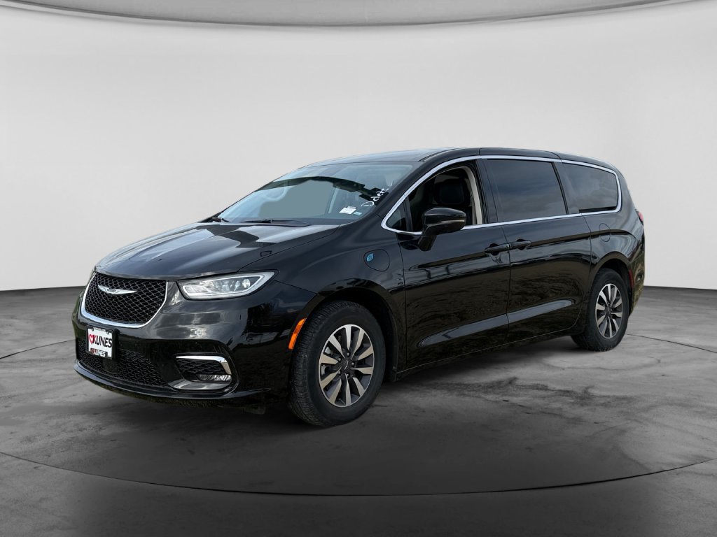 Used 2024 Chrysler Pacifica Hybrid Select