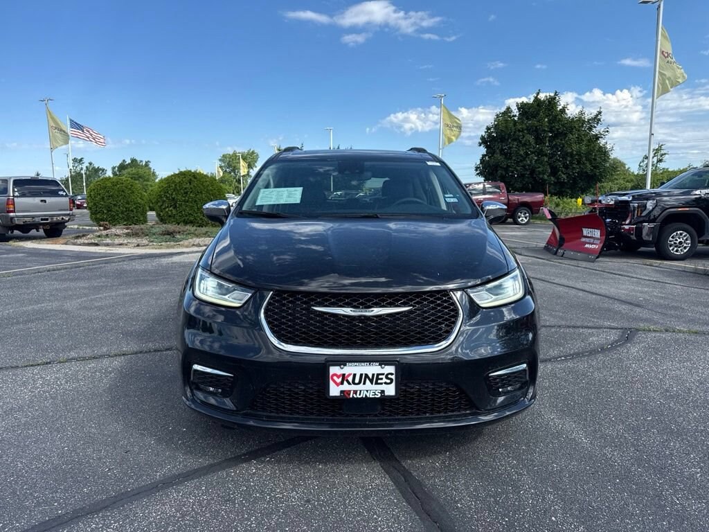 Used 2023 Chrysler Pacifica Limited