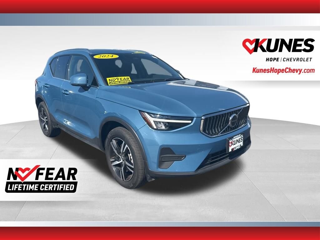 Used 2024 Volvo XC40 Core Bright Theme