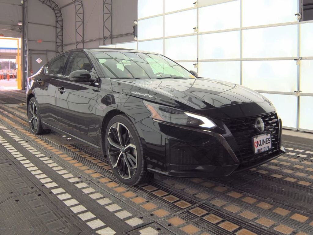 Used 2024 Nissan Altima 2.5 SR