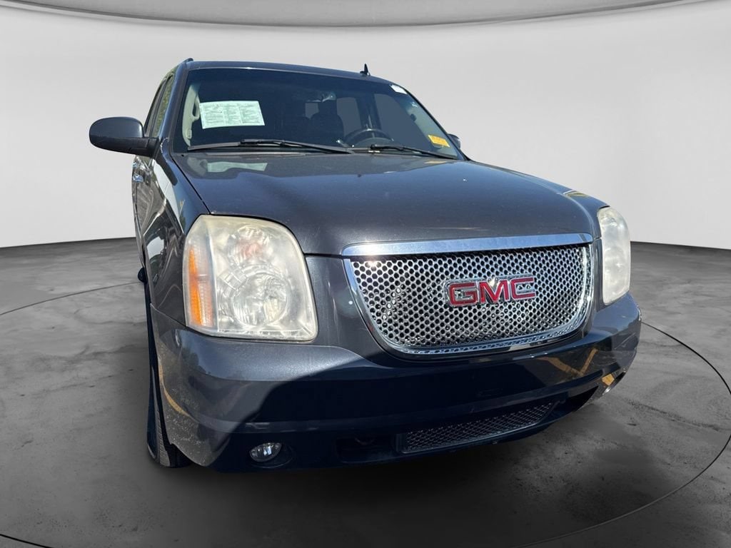 Used 2008 GMC Yukon XL Denali with VIN 1GKFK63818J129674 for sale in Milwaukee, WI