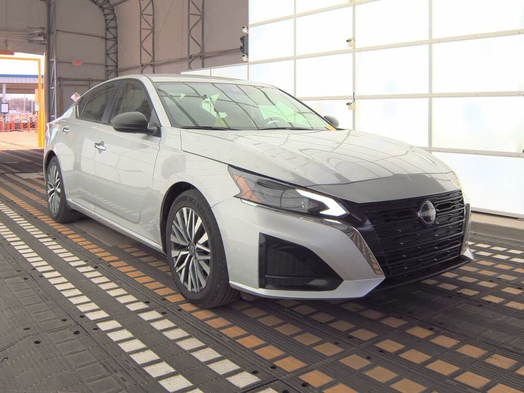 Used 2024 Nissan Altima 2.5 SV
