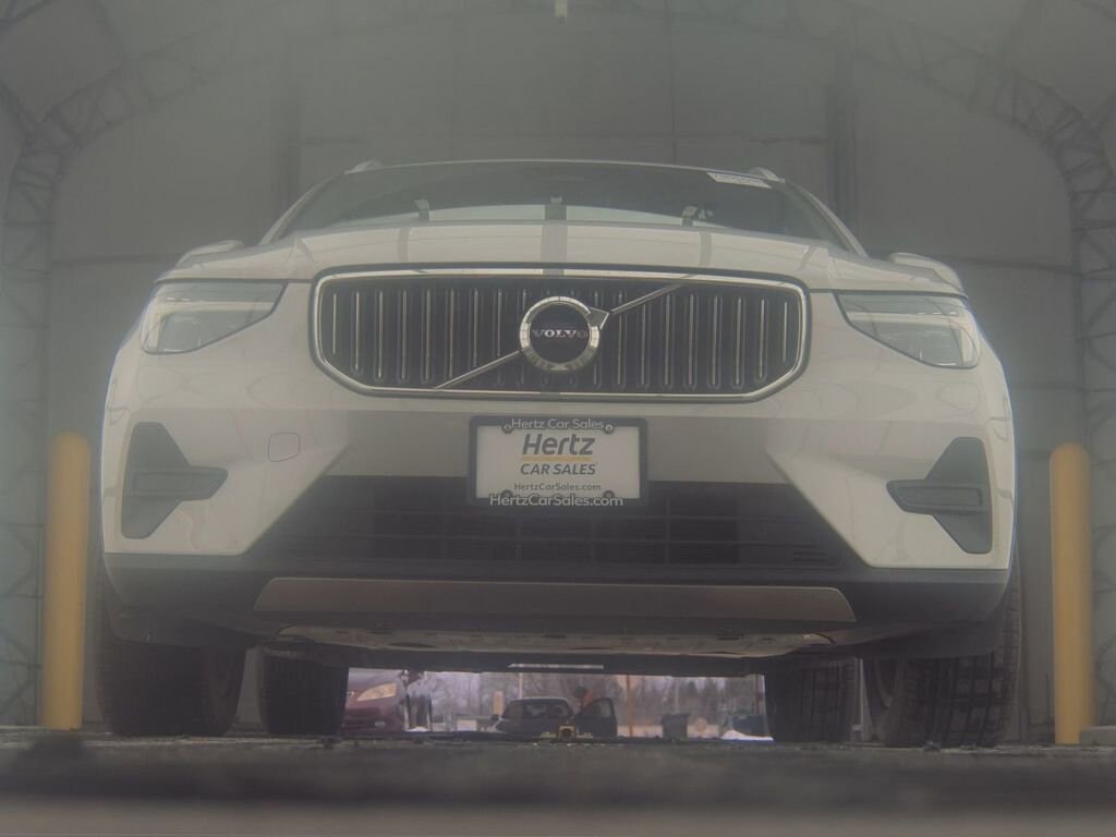 Used 2024 Volvo XC40 Core Bright Theme