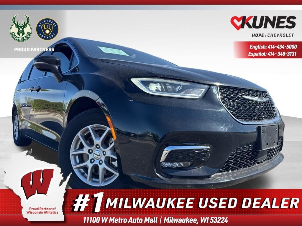 2025 Chrysler Pacifica Select's photo
