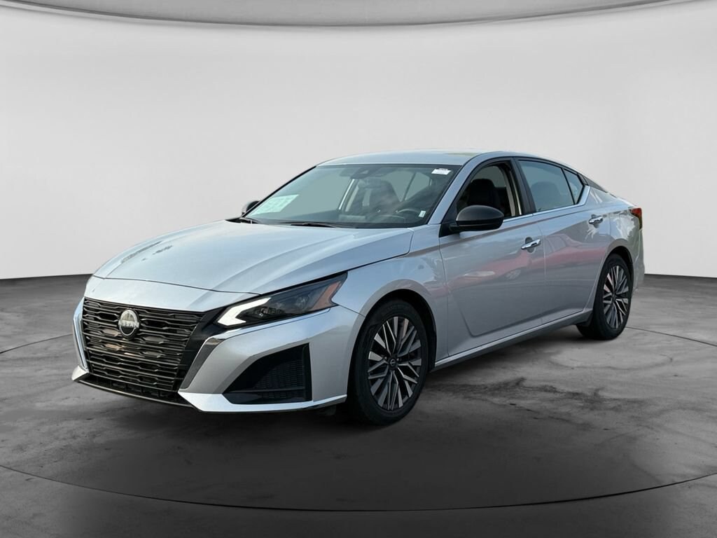 Used 2024 Nissan Altima 2.5 SV