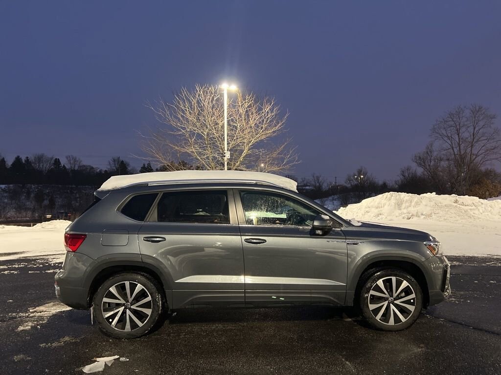 Used 2024 Volkswagen Taos SE
