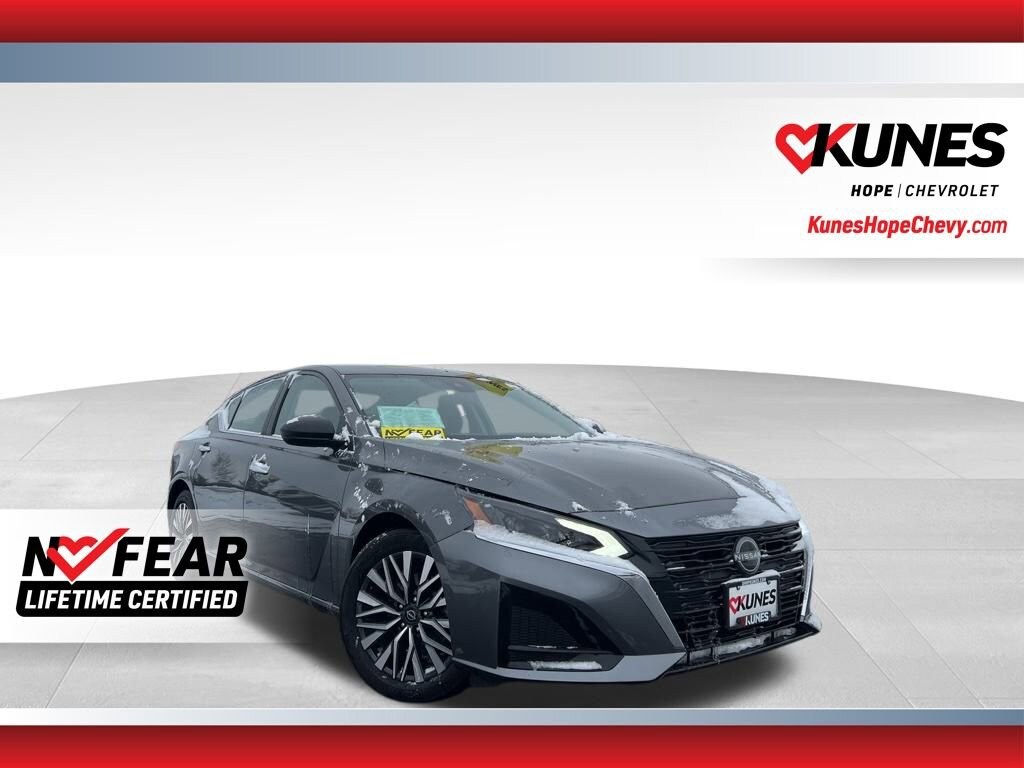 Used 2025 Nissan Altima SV