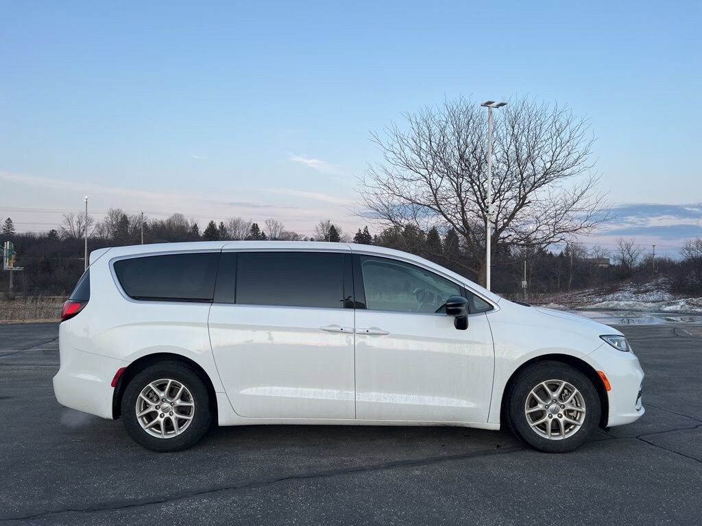 Used 2024 Chrysler Pacifica Touring L
