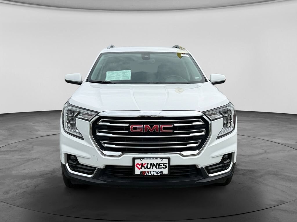 Used 2024 GMC Terrain SLT SUV