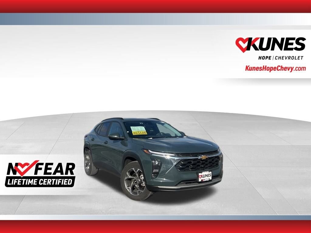 Used 2025 Chevrolet Trax LT SUV