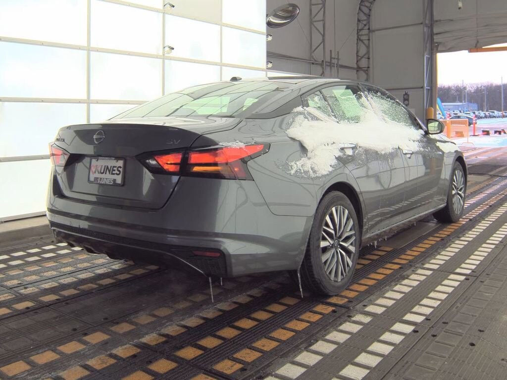 Used 2024 Nissan Altima 2.5 SV