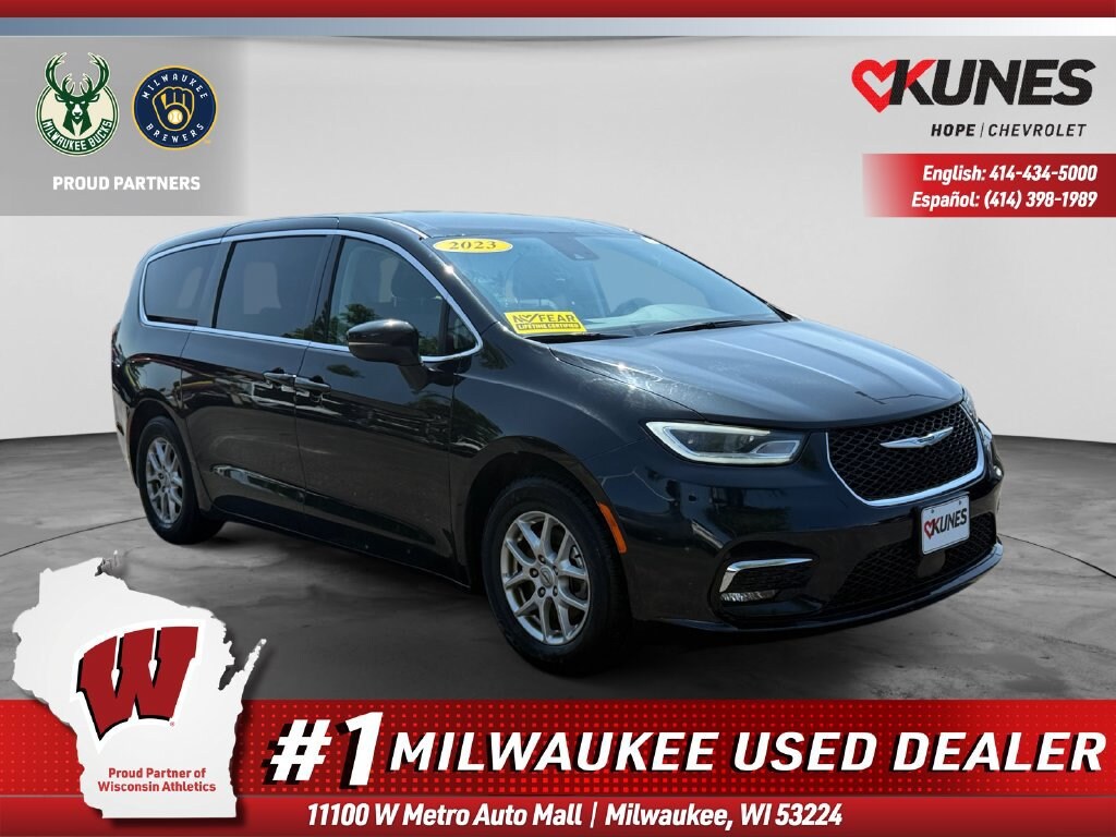 Used 2023 Chrysler Pacifica Touring L