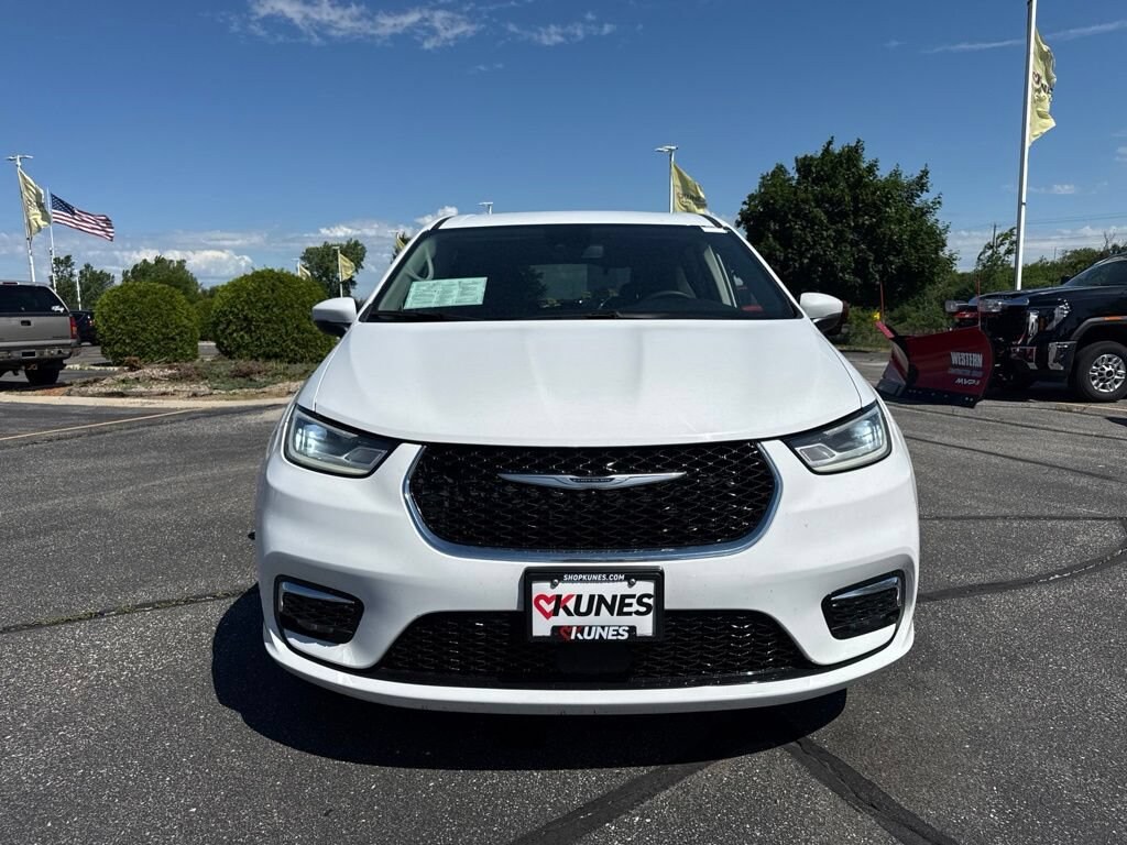 Used 2023 Chrysler Pacifica Touring L