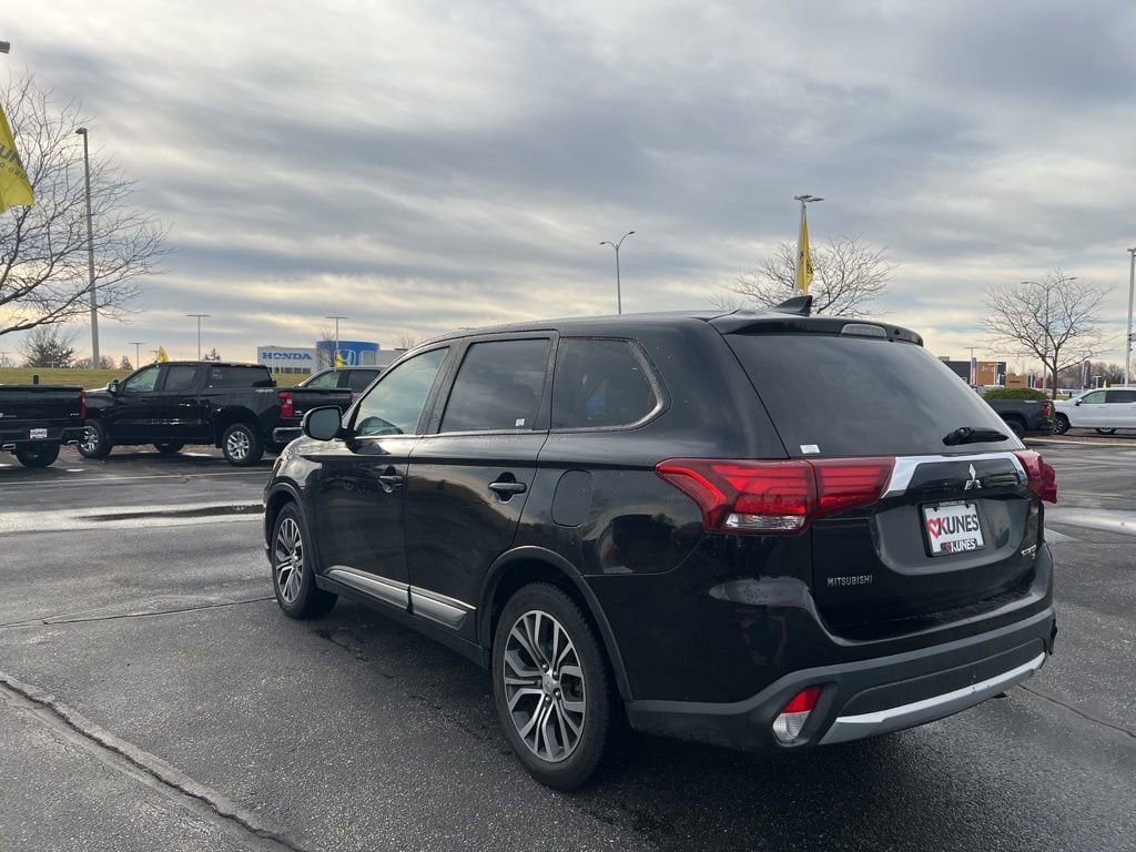 Used 2017 Mitsubishi Outlander SE