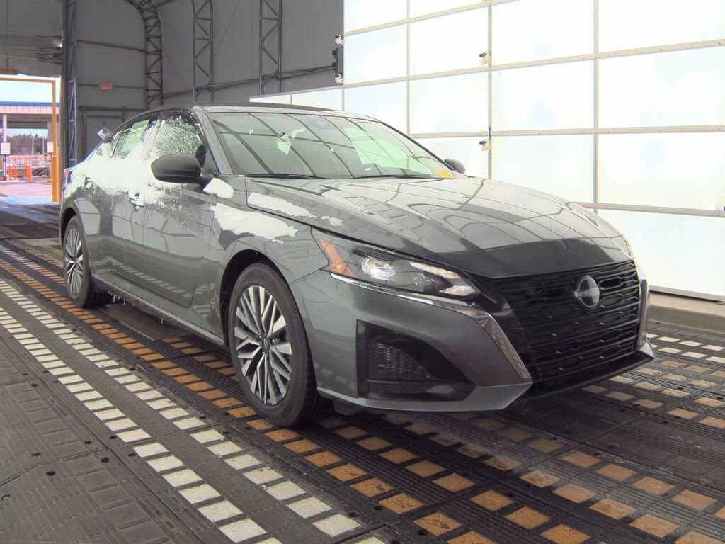 Used 2024 Nissan Altima 2.5 SV