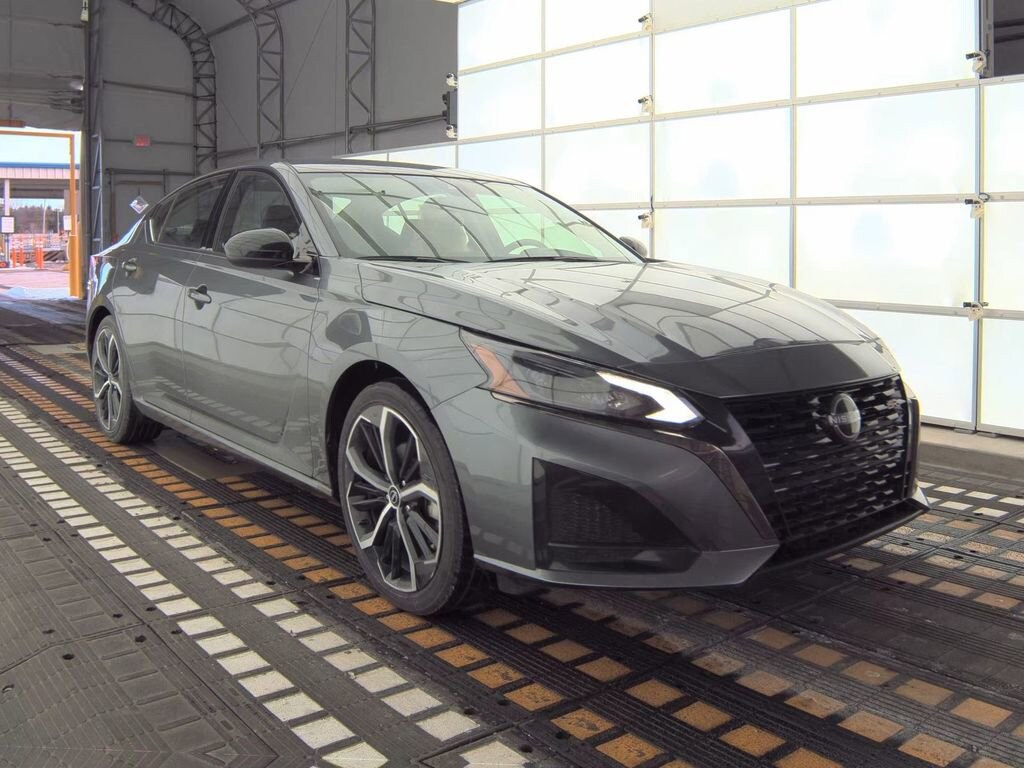 Used 2024 Nissan Altima 2.5 SR