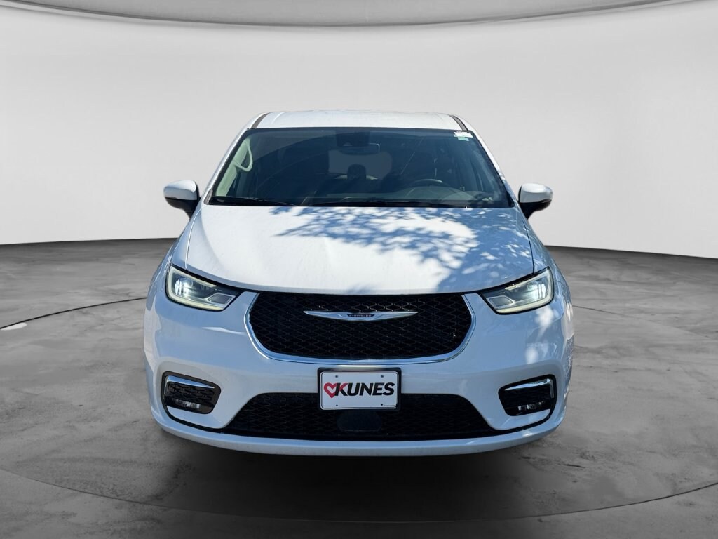 Used 2023 Chrysler Pacifica Touring L