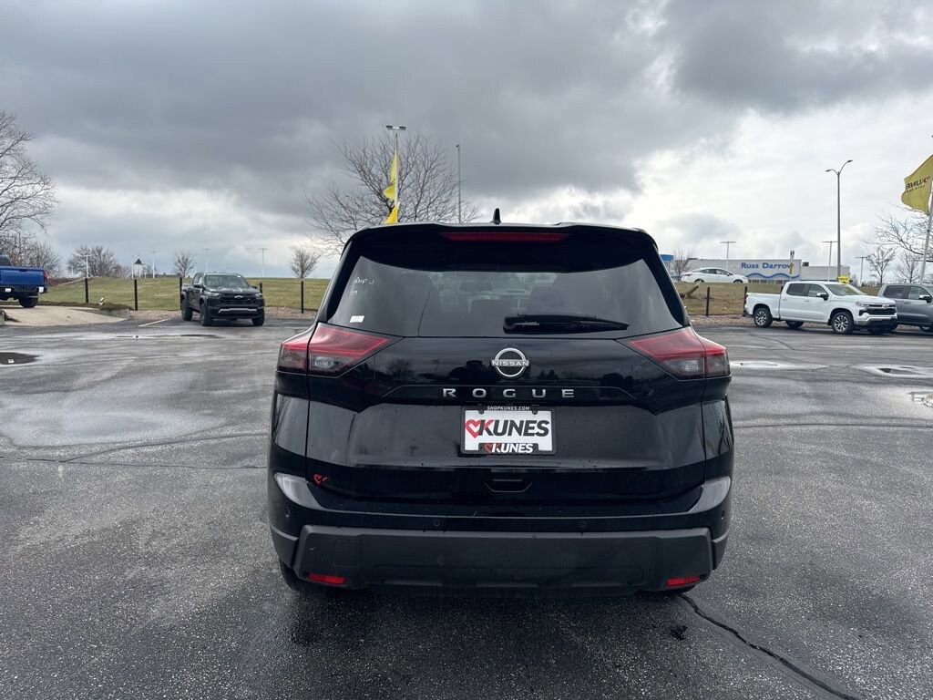 Used 2025 Nissan Rogue SV