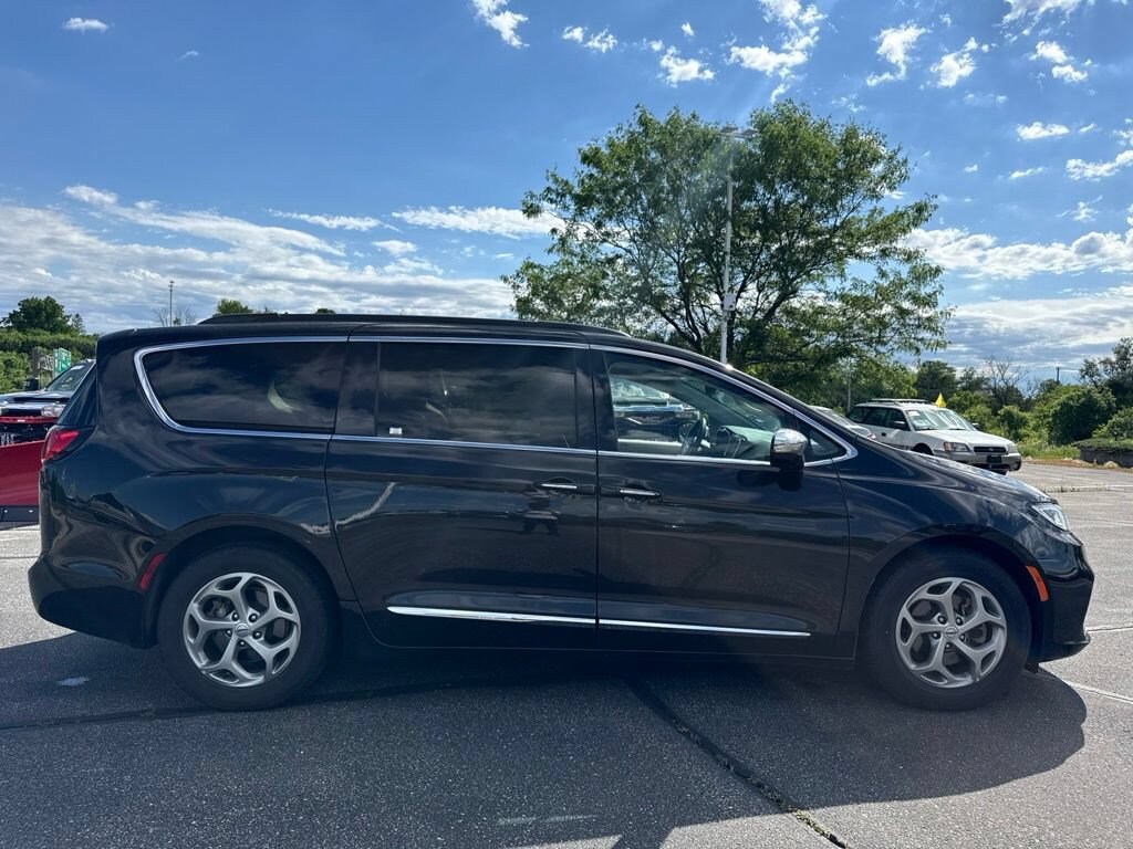 Used 2023 Chrysler Pacifica Limited